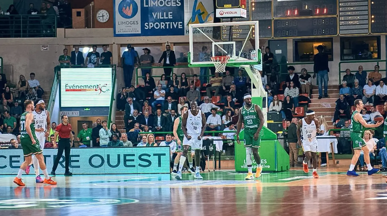 Un effectif quasi complet ne suffit pas pour Limoges : quatrième défaite consécutive face à l’ASVEL d’un Massa record