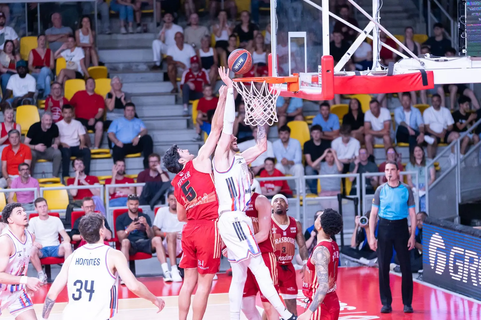 Quand le Paris Basketball attaque frontalement William Pfister, jugé coupable de la blessure de Sebastian Herrera