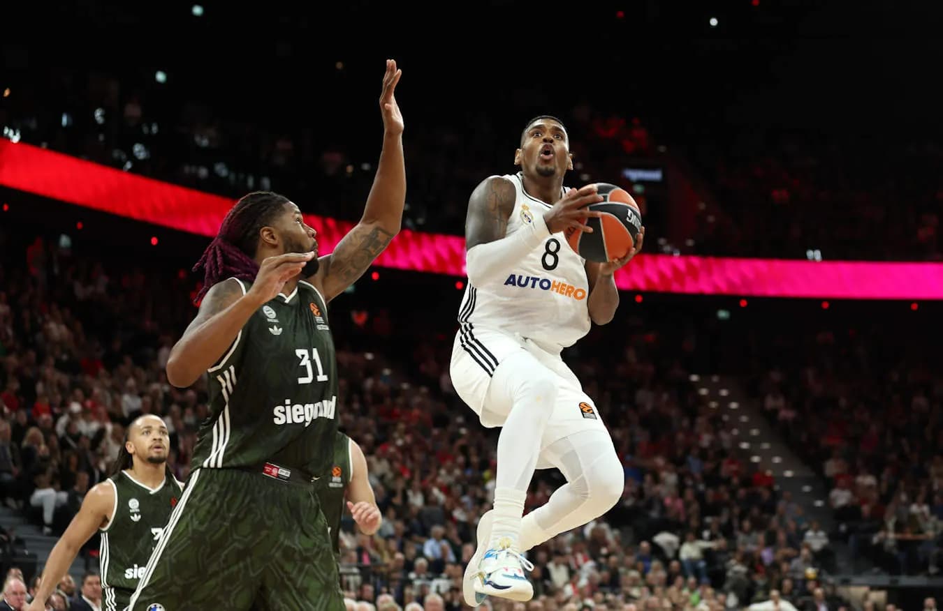 Le Bayern Munich attire un arrière du Real Madrid