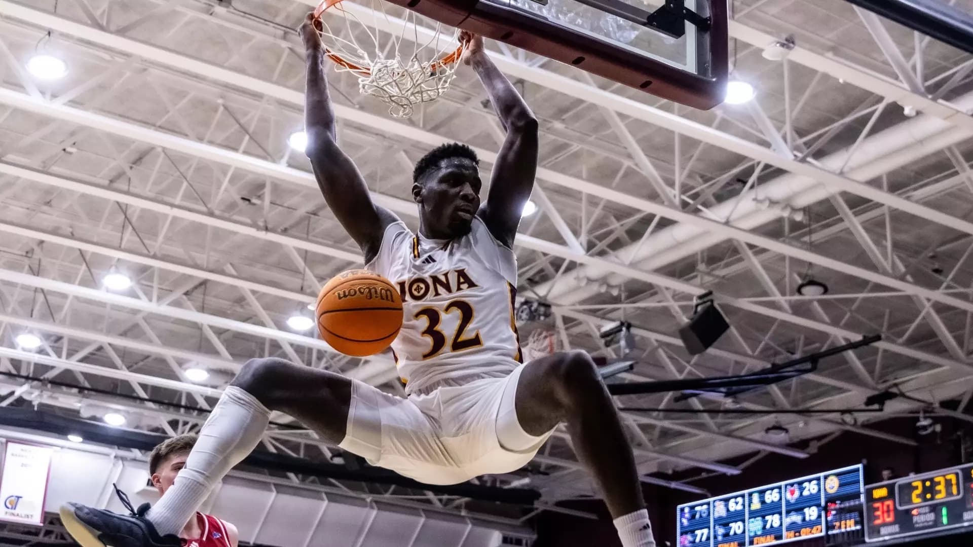Yaphet Moundi réalise un nouveau chantier en NCAA : 24 points et 14 rebonds