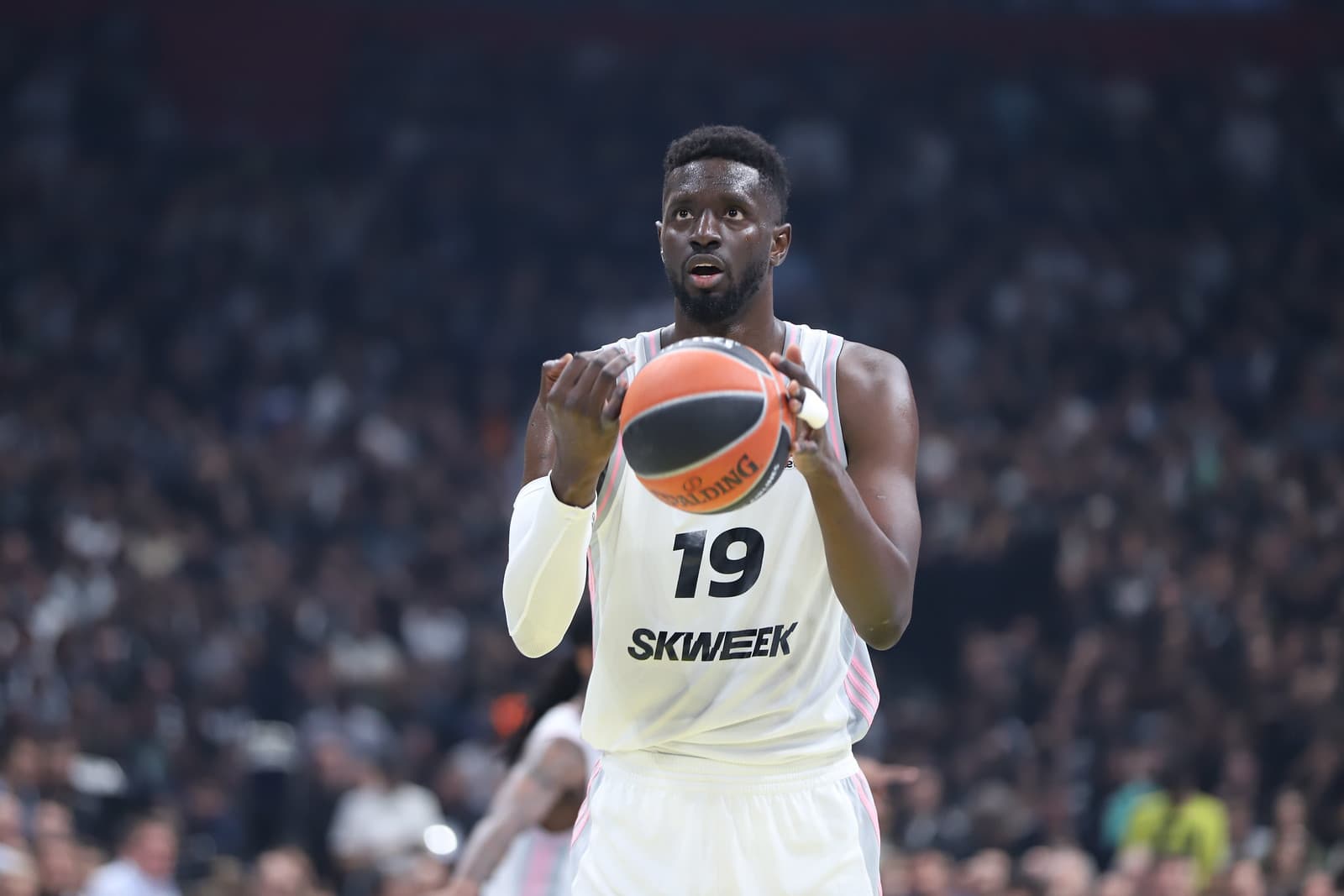 Youssoupha Fall touché au genou, De Colo de retour contre Bourg ?