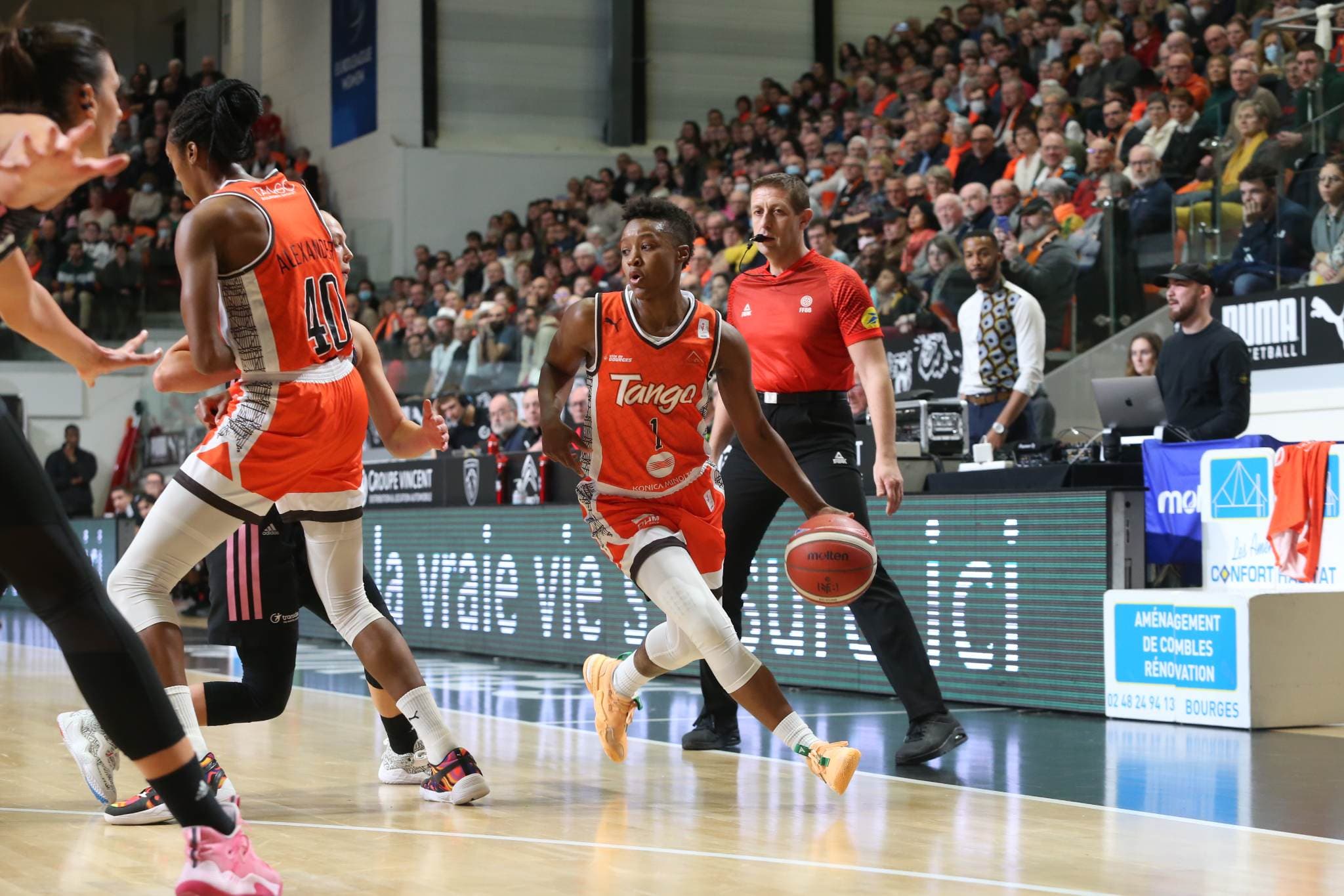 Bourges remporte le choc contre l’ASVEL, Basket Landes dominé par le BLMA