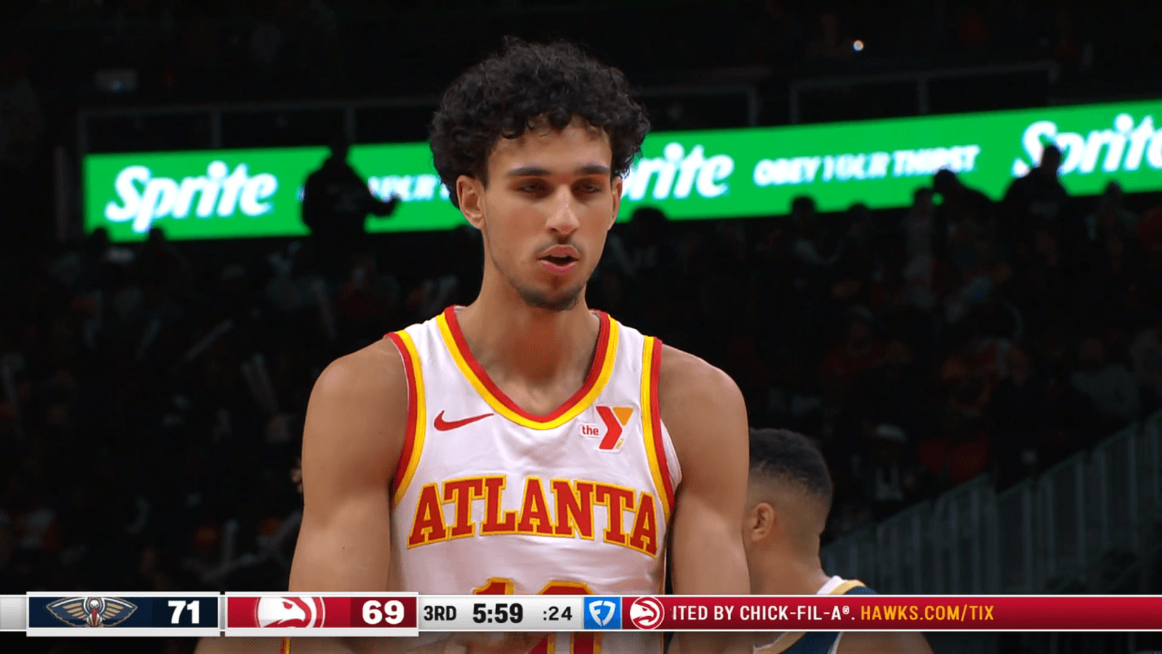 Zaccharie Risacher contribue à la quatrième victoire consécutive des Hawks