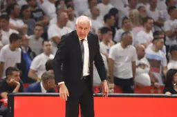 Željko Obradović a été accueilli en héros par les fans du Partizan à l'aéroport de Belgrade