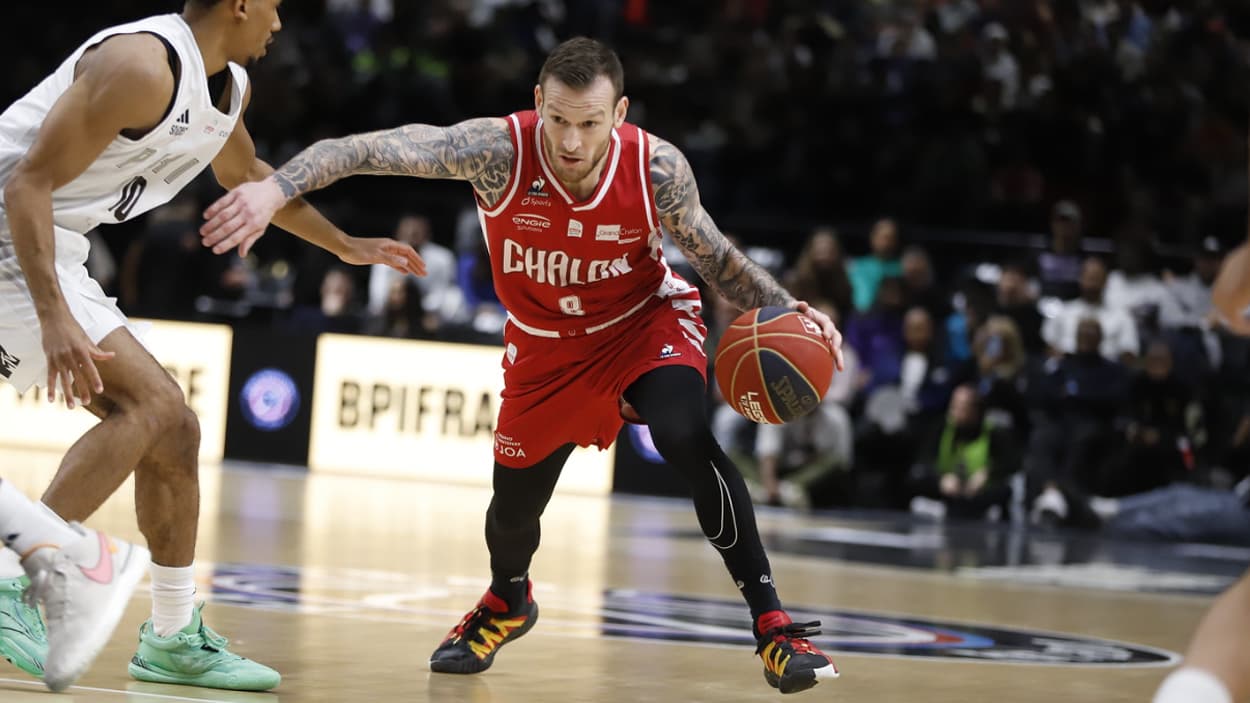 Antoine Eito (Chalon) auteur de 9 points contre Paris Antoine Eito (Chalon) auteur de 9 points contre Paris