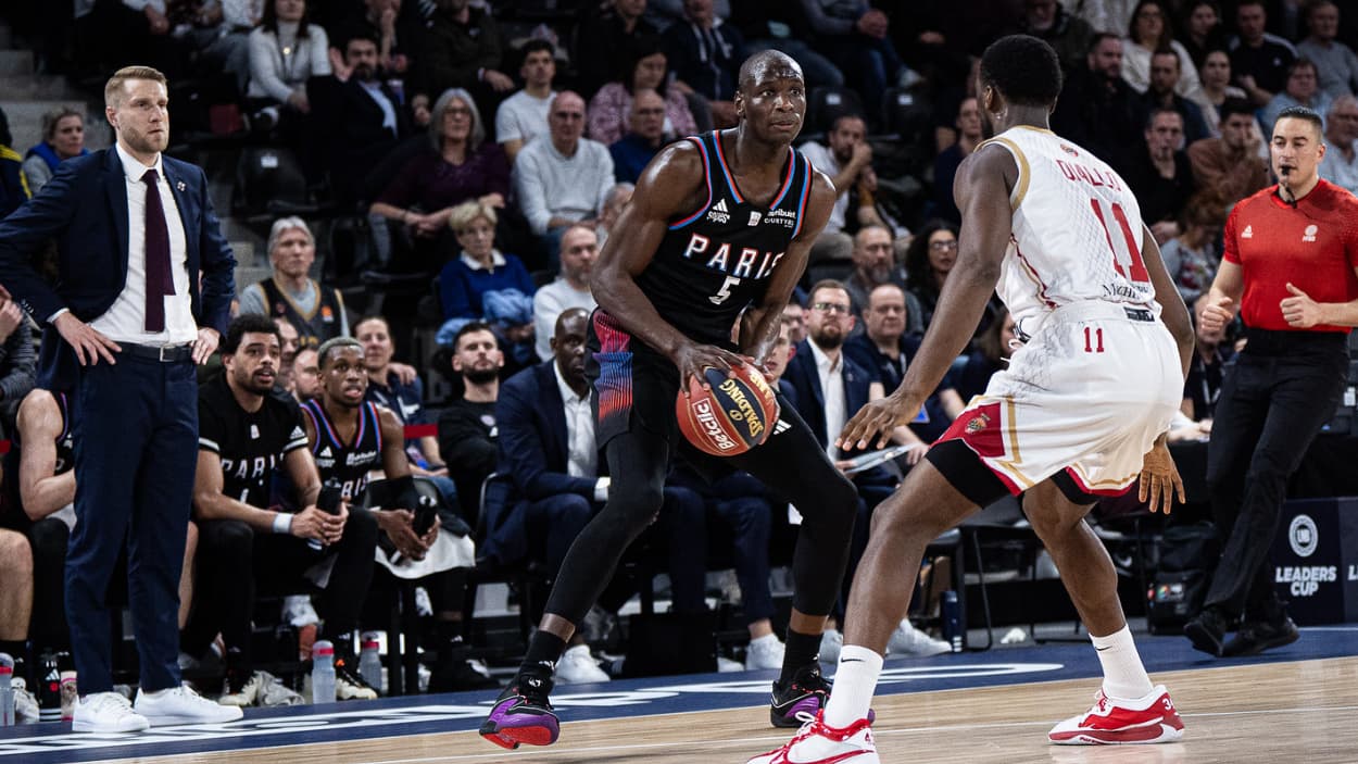 Bandja Sy (Paris Basketball) face à Saint-Quentin Bandja Sy (Paris Basketball) face à Saint-Quentin