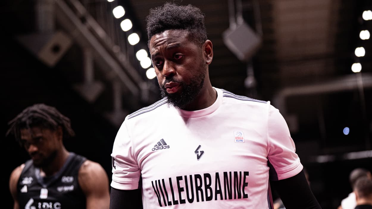Boris Dallo (ASVEL) à l'échauffement face au Paris Basketball Boris Dallo (ASVEL) à l'échauffement face au Paris Basketball