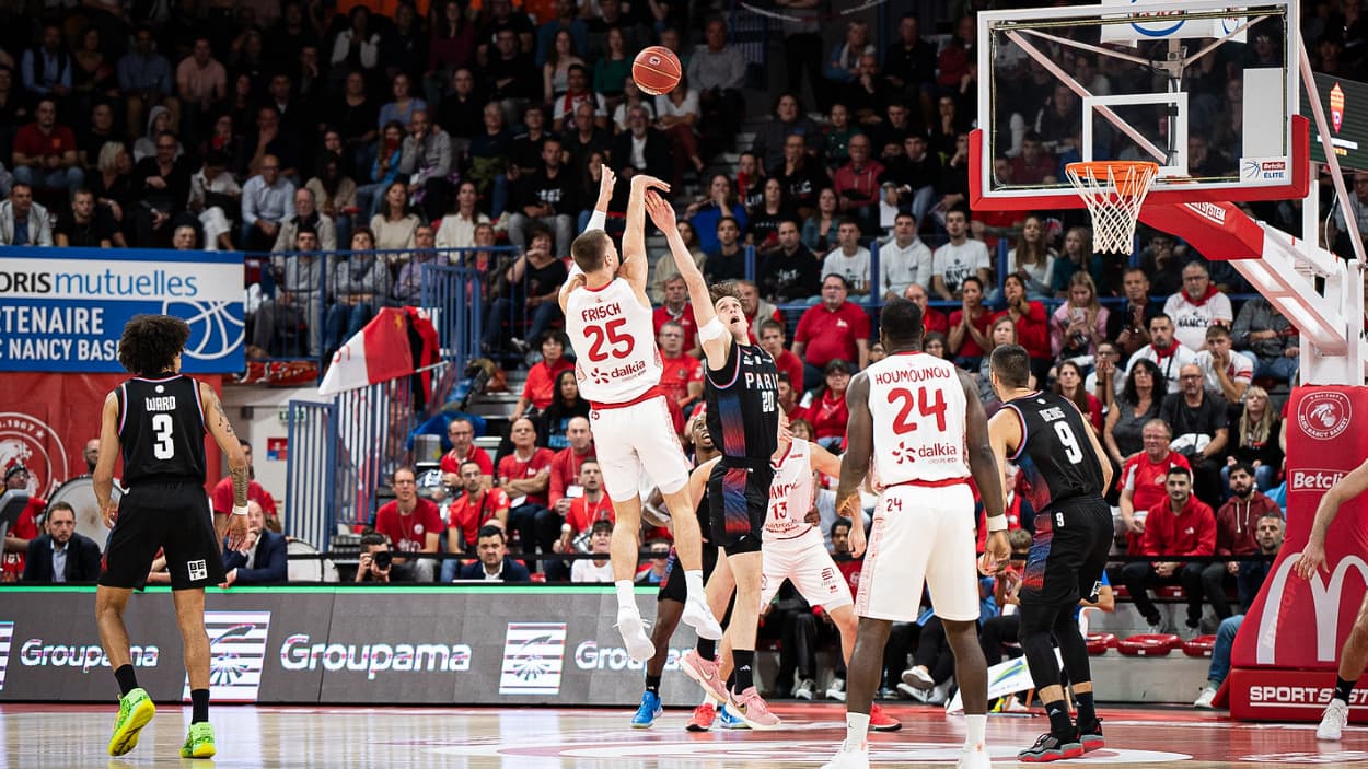 Clément Frisch (Nancy) au tir face au Paris Basketball Clément Frisch (Nancy) au tir face au Paris Basketball