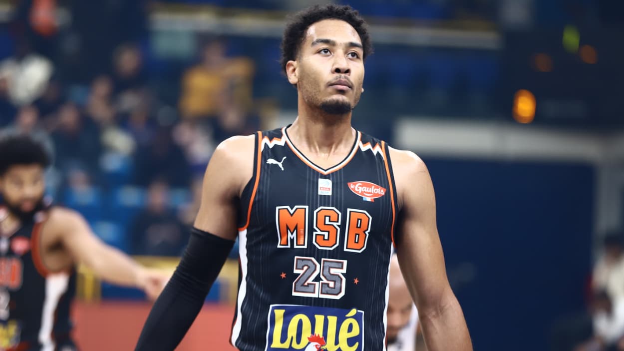 D'Shawn Schwartz au lancer-franc contre les Metropolitans 92 D'Shawn Schwartz au lancer-franc contre les Metropolitans 92