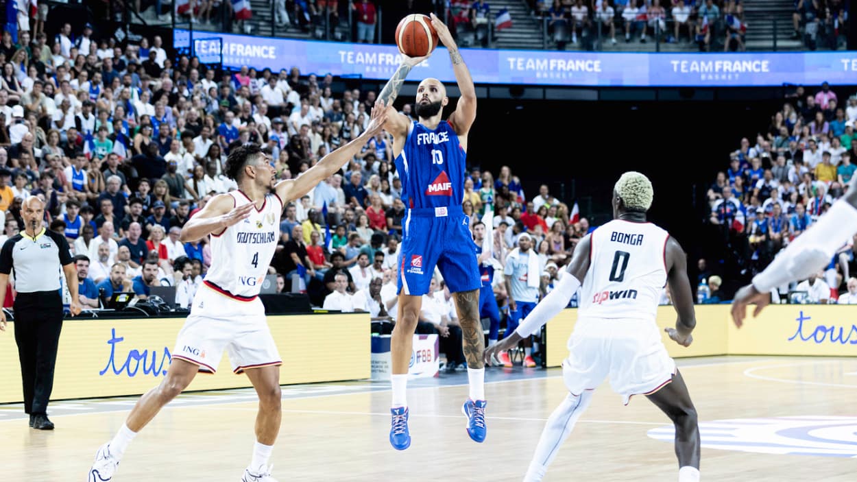 Evan Fournier (France) à trois points Evan Fournier (France) à trois points