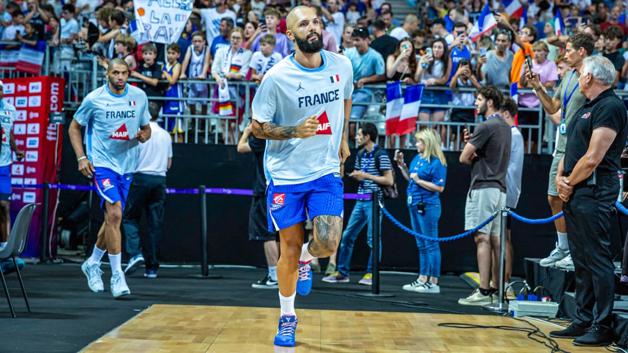 Evan Fournier (France) à la présentation des équipes Evan Fournier (France) à la présentation des équipes