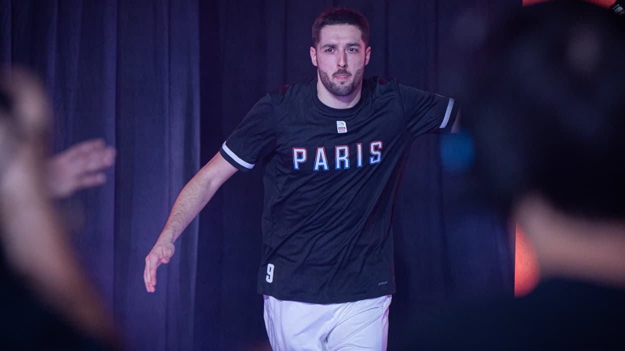 Gauthier Denis (Paris Basketball) lors de la présentation des équipes Gauthier Denis (Paris Basketball) lors de la présentation des équipes