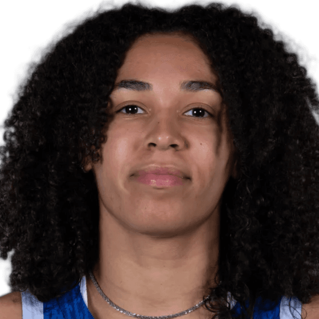 Janelle Salaün