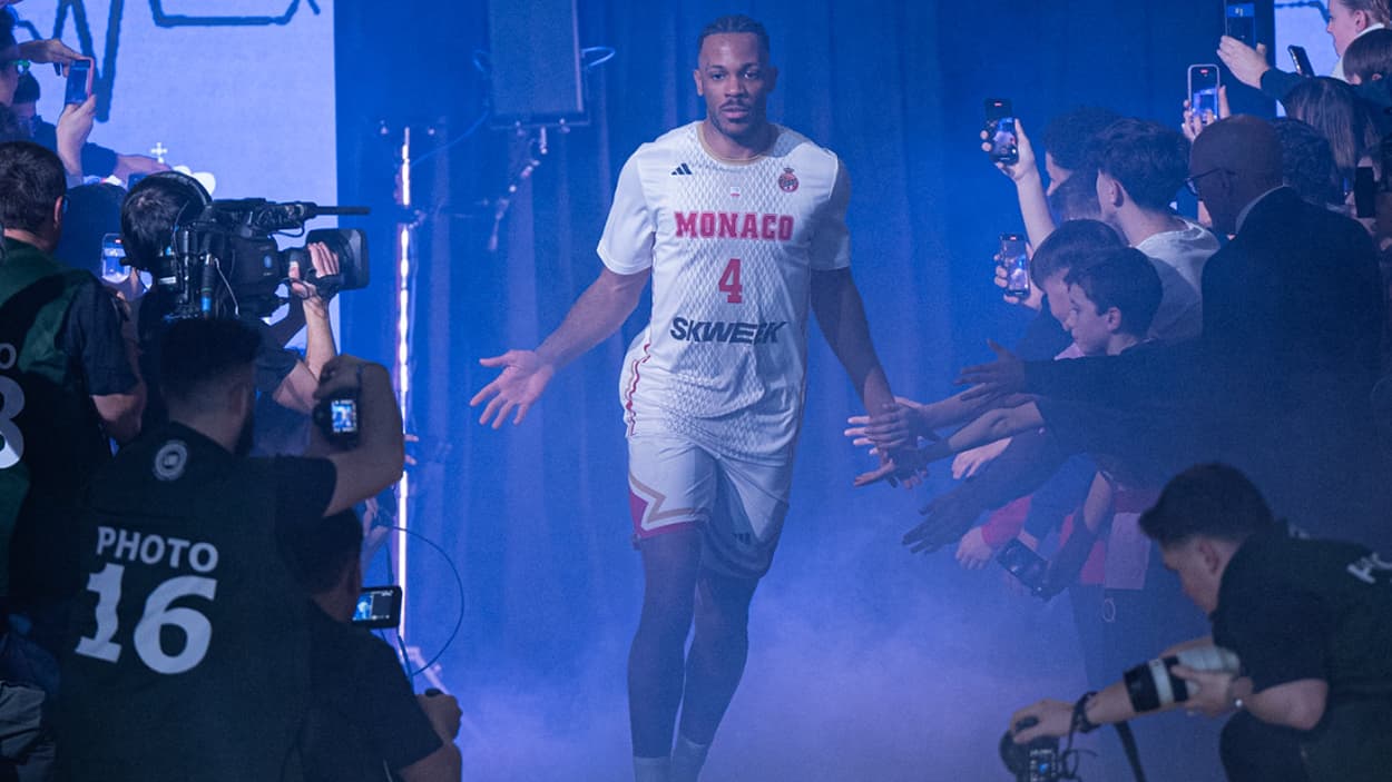 Jaron Blossomgame lors de la présentation des équipes