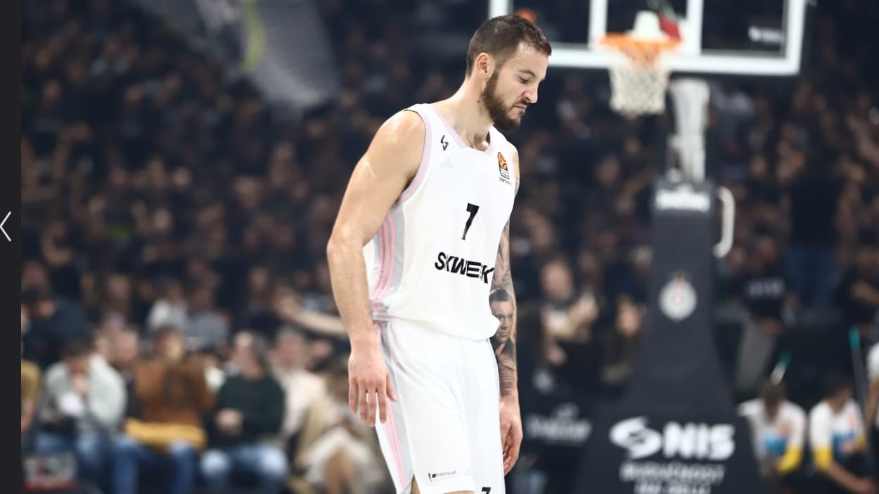Joffrey Lauvergne avec l'Asvel en Euroleague Joffrey Lauvergne avec l'Asvel en Euroleague