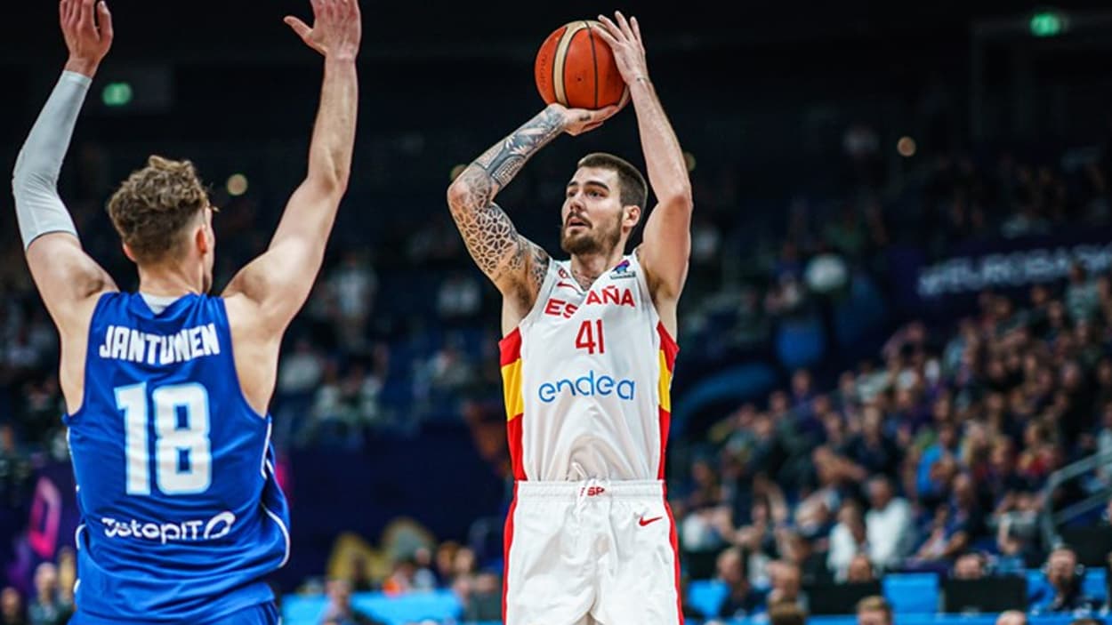 Juancho Hernangomez à trois points avec l'Espagne en 2022 Juancho Hernangomez à trois points avec l'Espagne en 2022