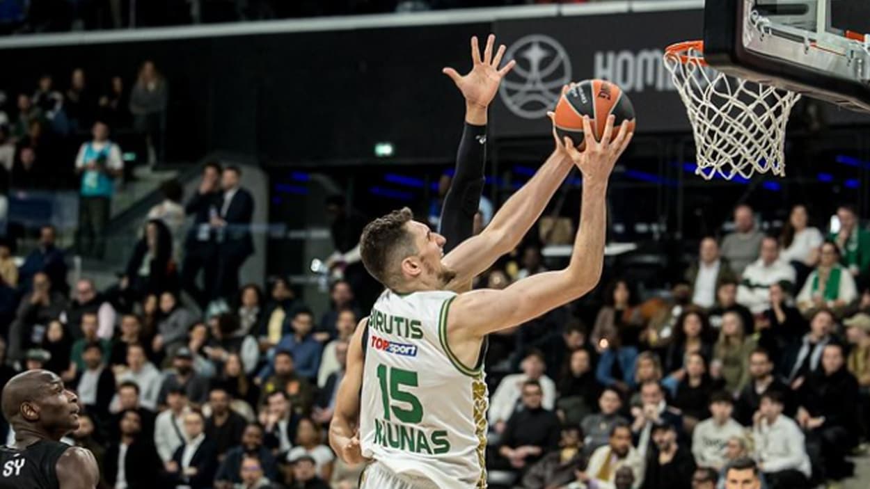 Laurynas Birutis avec le Zalgiris Laurynas Birutis avec le Zalgiris