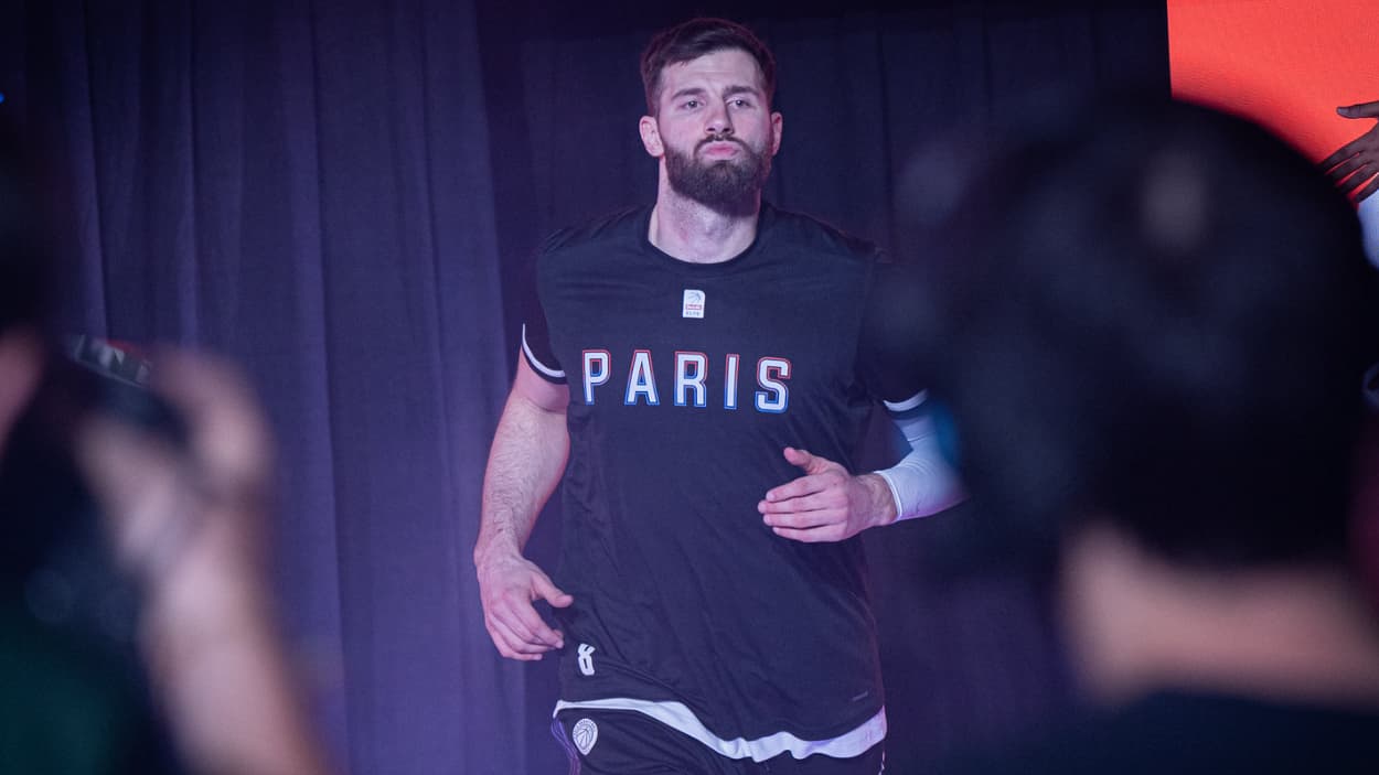 Leon Kratzer (Paris Basketball) lors de la présentation des équipes Leon Kratzer (Paris Basketball) lors de la présentation des équipes