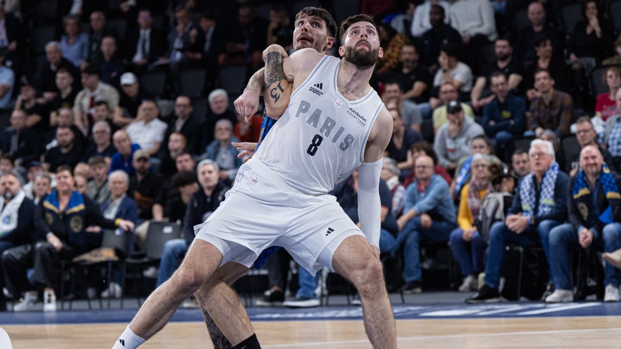 Leon Kratzer (Paris Basketball) au rebond Leon Kratzer (Paris Basketball) au rebond