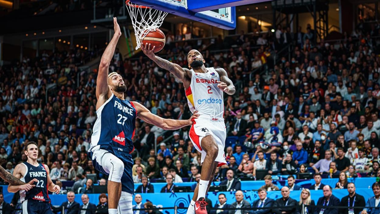 Lorenzo Brown face à Rudy Gobert (France) en 2022 Lorenzo Brown face à Rudy Gobert (France) en 2022