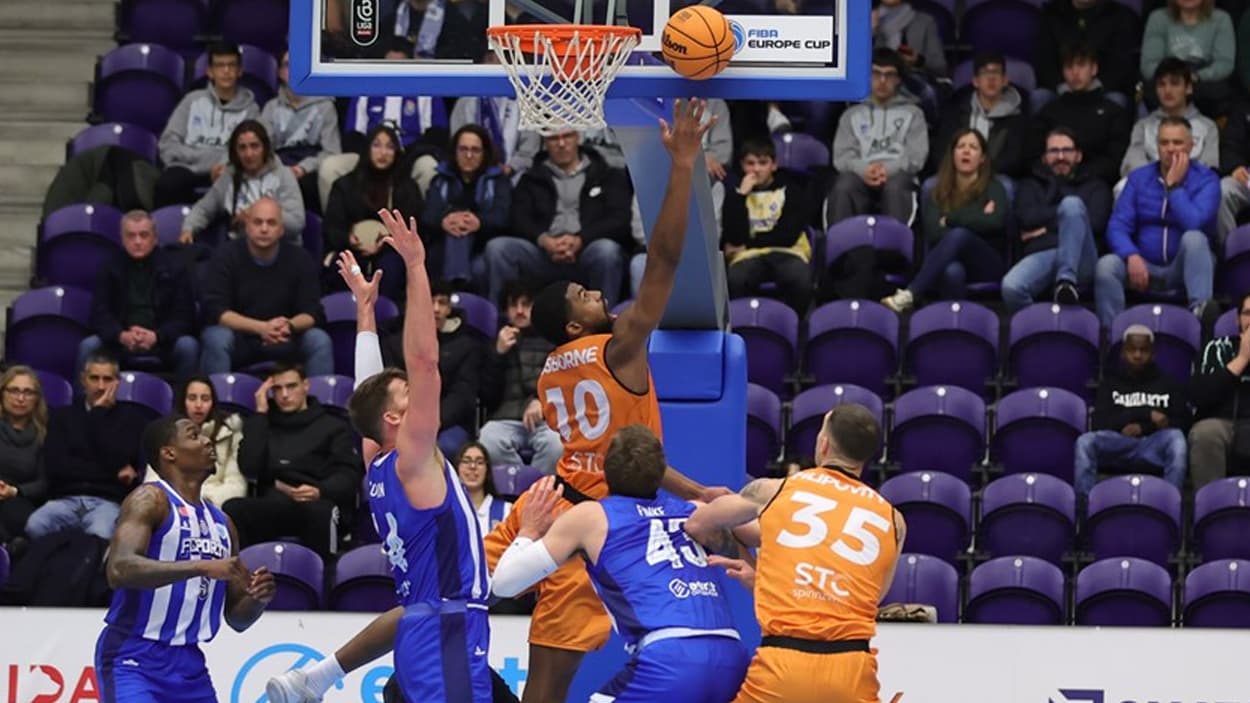 Malik Osborne avec les Niners Chemnitz en 2023 Malik Osborne avec les Niners Chemnitz en 2023