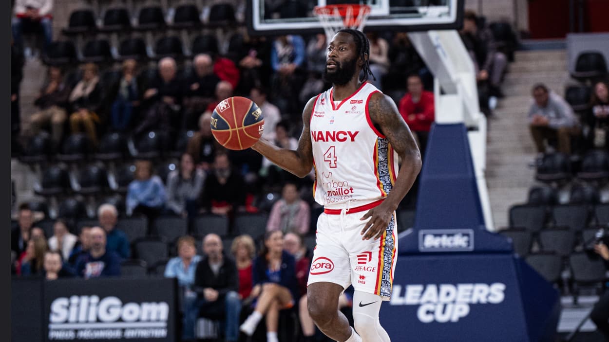 Matt Mobley (Nancy) au dribble face à Bourg-en-Bresse