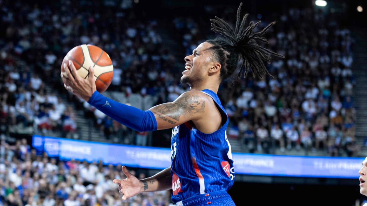 Matthew Strazel (France) au lay-up Matthew Strazel (France) au lay-up