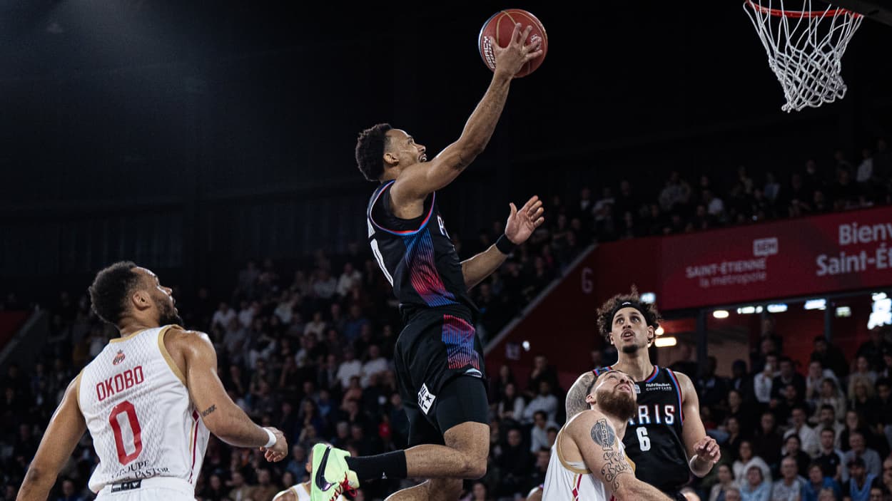 Mehdy Ngouama (Paris Basketball) au lay-up contre Saint-Quentin Mehdy Ngouama (Paris Basketball) au lay-up contre Saint-Quentin