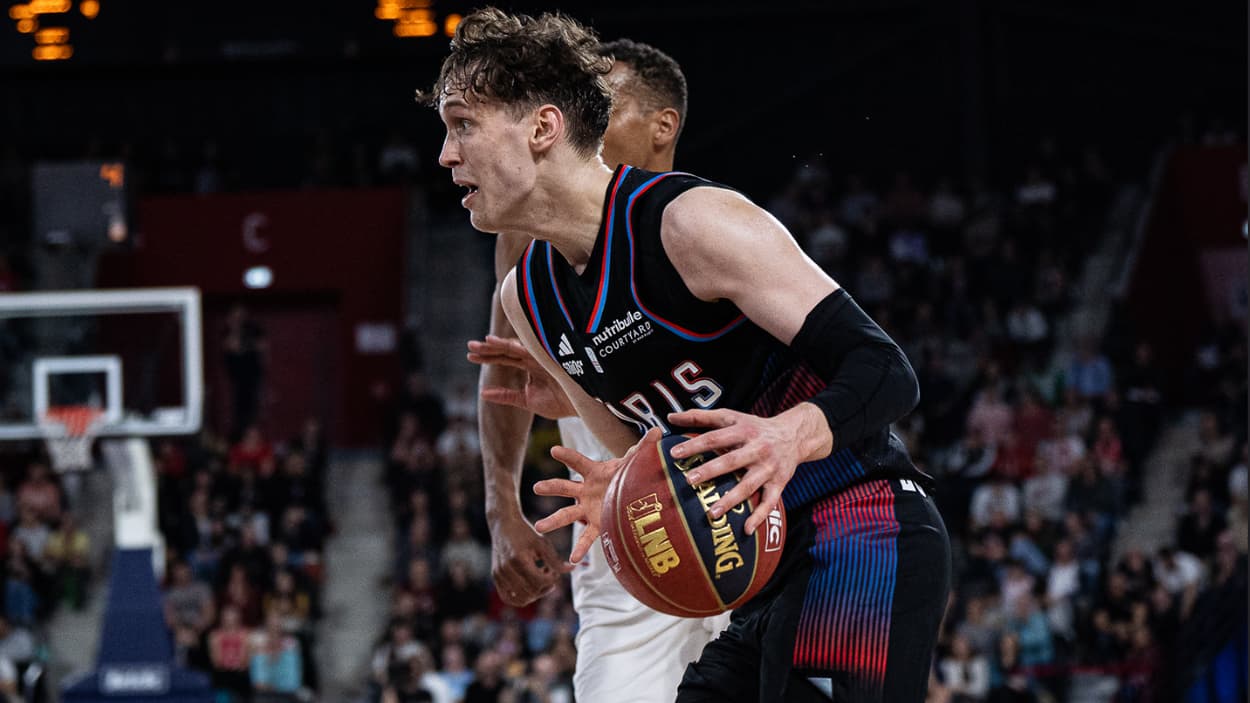 Mikael Jantunen (Paris Basketball) au drive contre Saint-Quentin Mikael Jantunen (Paris Basketball) au drive contre Saint-Quentin