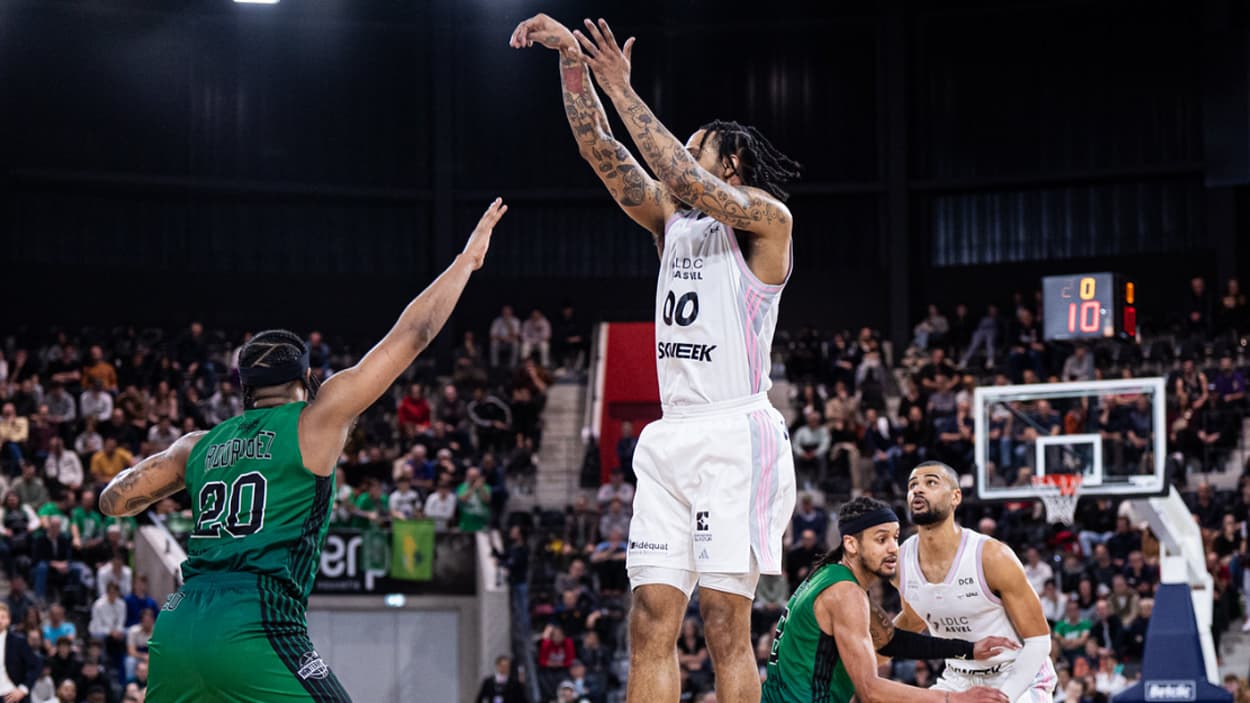 Mike Scott (ASVEL) à 3 points face à Nanterre Mike Scott (ASVEL) à 3 points face à Nanterre