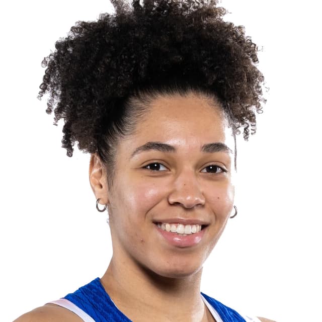 Janelle Salaün