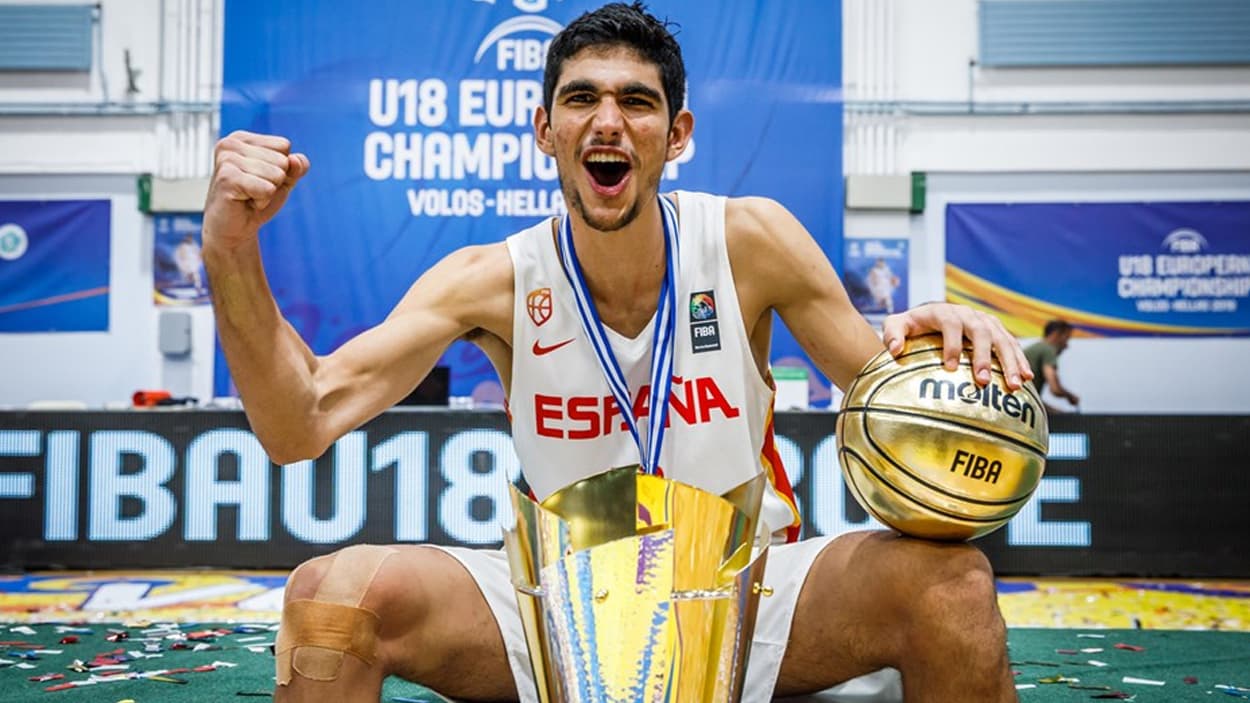 Santi Aldama champion d'Europe U18 avec l'Espagne Santi Aldama champion d'Europe U18 avec l'Espagne