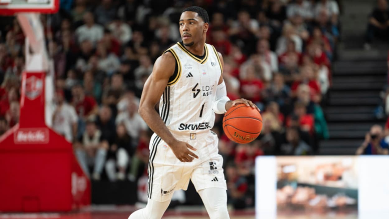 Shaquille Harrison (ASVEL) au dribble face à la JL Bourg Shaquille Harrison (ASVEL) au dribble face à la JL Bourg