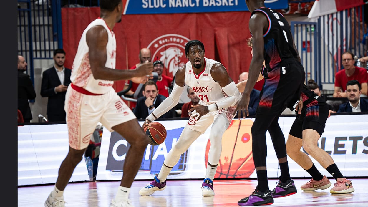 Shevon Thompson (Nancy) au poste bas Shevon Thompson (Nancy) au poste bas