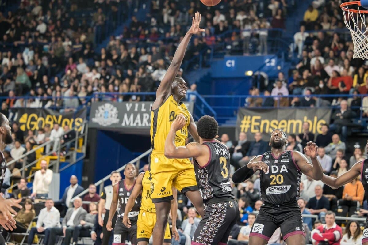 Strasbourg Bodian Massa a signé, Lucas Beaufort devrait revenir