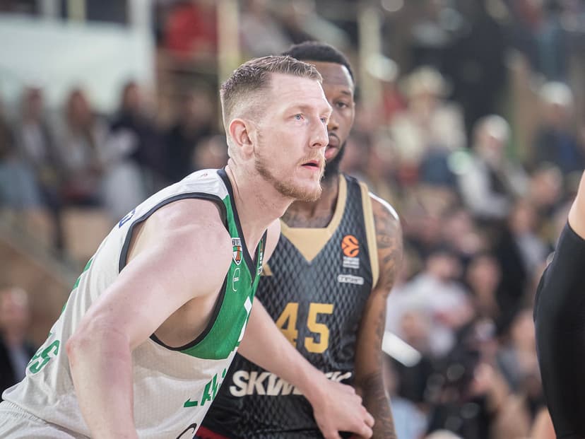 Rolands Smits choisit l'Anadolu Efes Istanbul plutôt que Monaco BeBasket